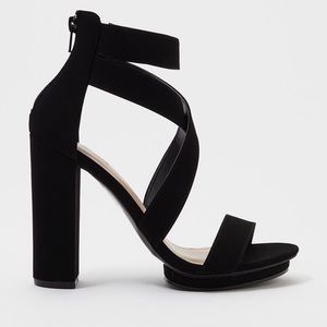 Cross Strap Faux-Leather Block Heel Sandal - sz 7